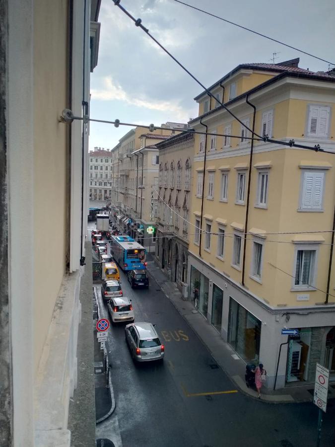 Fenix Rooms Триест Экстерьер фото