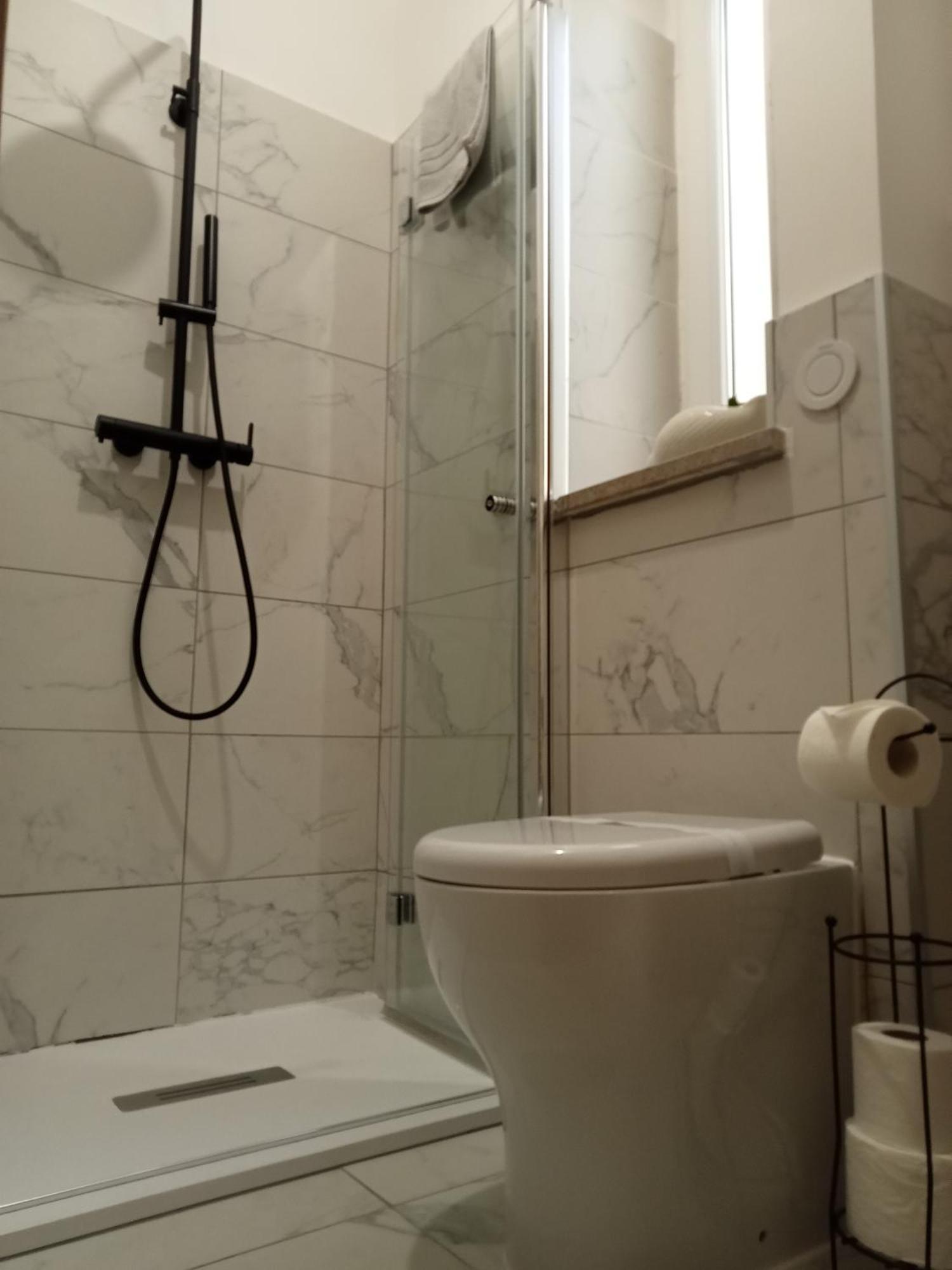 Fenix Rooms Триест Экстерьер фото