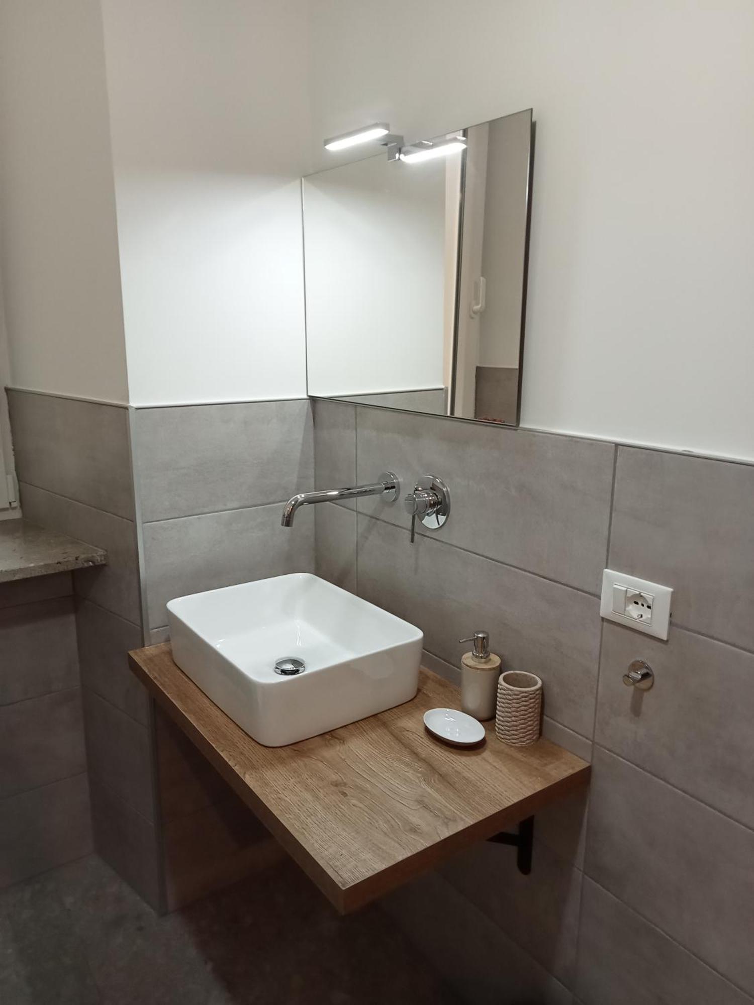 Fenix Rooms Триест Экстерьер фото