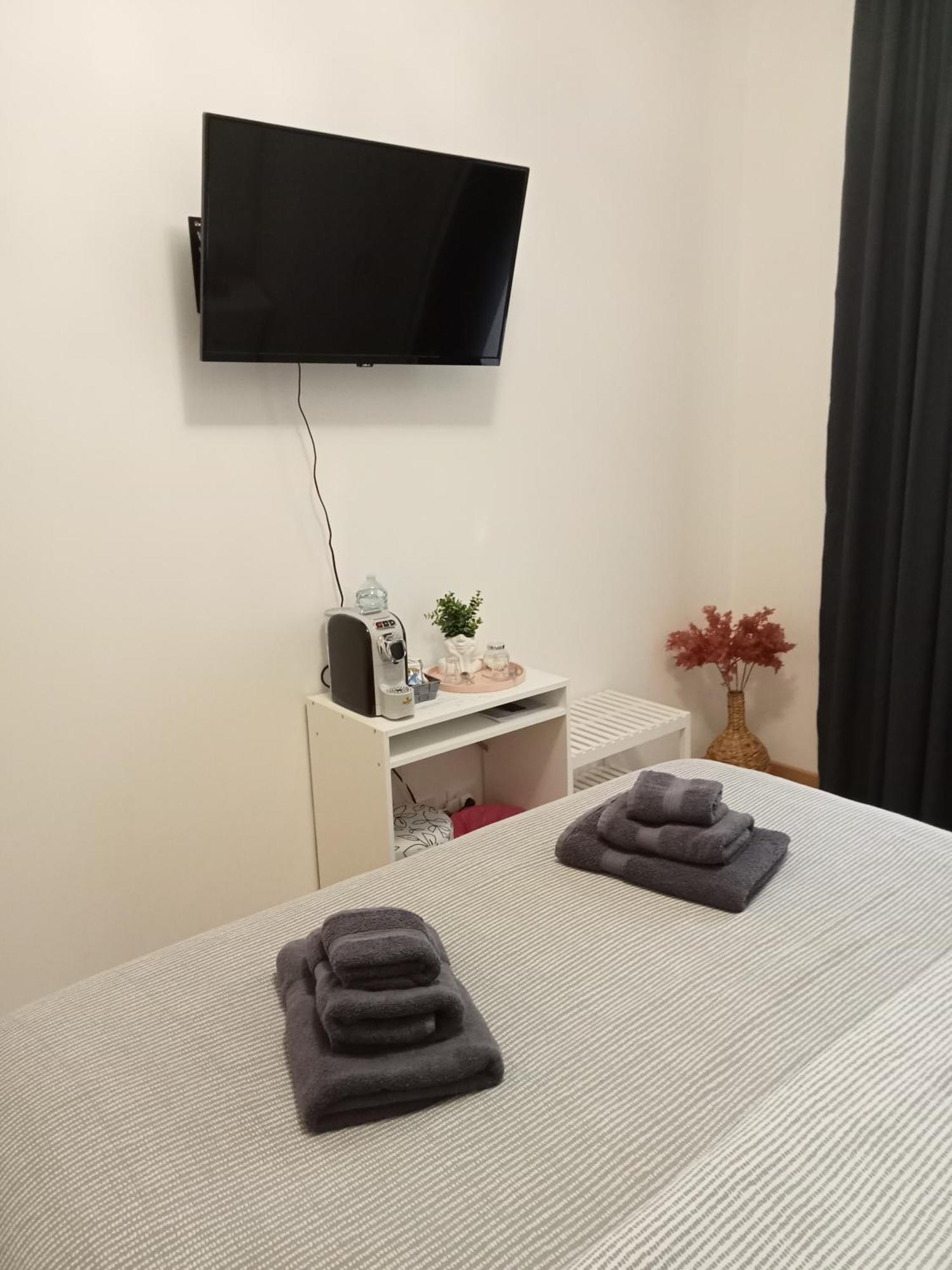 Fenix Rooms Триест Экстерьер фото